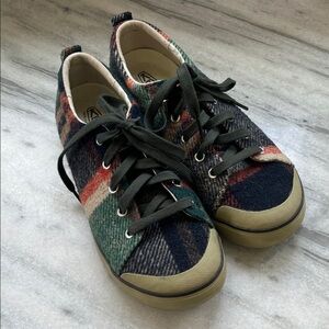 KEEN Plaid Sneakers GUC